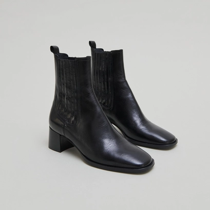 Bottines &agrave; fronces in black leather | dingo