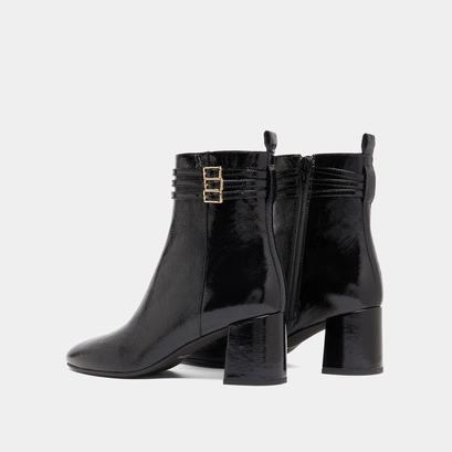 Bottines d&eacute;taill&eacute;es de boucles in black pleated patent | durano