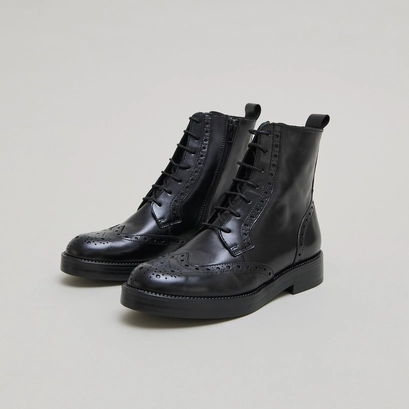 Boots &agrave; lacets in black leather | ari