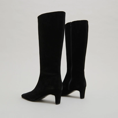 Bottes &agrave; talons et bouts pointus in black suede | danou
