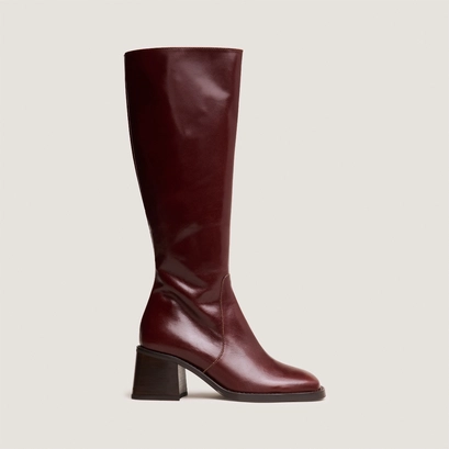Heeled boots with squared toes in brown leather | diou