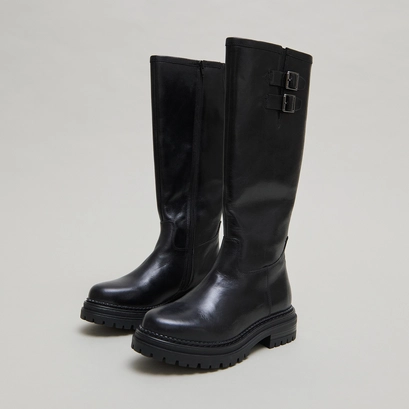 Bottes hautes &agrave; semelles crant&eacute;es et bou... in black leather | adalia