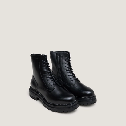 Boots &agrave; lacets et semelles crant&eacute;es in black leather | adalice