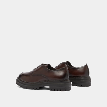 Derbies &agrave; semelles crant&eacute;es in red-brown leather | adalou