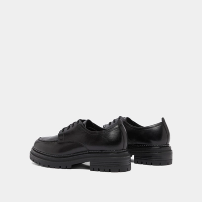 Derbies &agrave; semelles crant&eacute;es in black leather | adalou