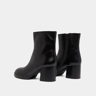 Bottines &agrave; talons flare in black leather | anelle