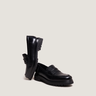 Loafers with notched soles in black leather | arlo