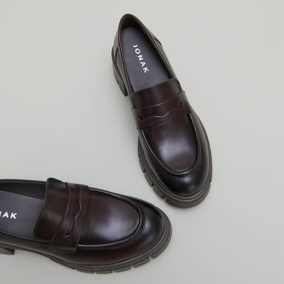Loafers with notched soles in red-brown leather | aron