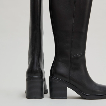 Bottes &agrave; talons et &agrave; bouts ronds in black leather | atilus