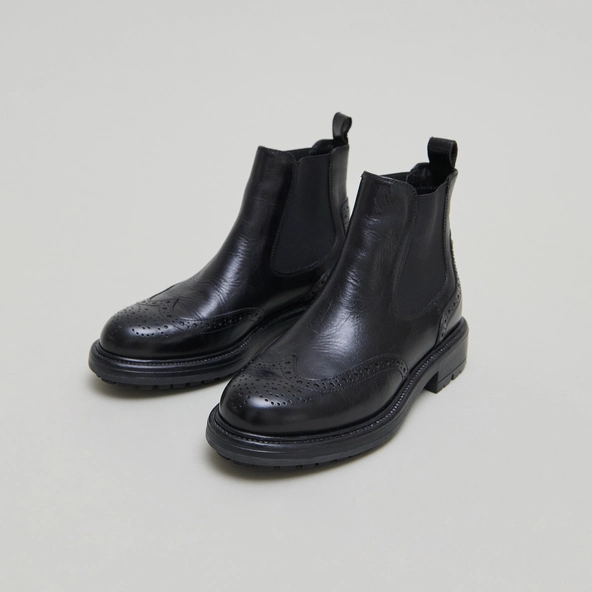 Boots à semelles crantées in black leather | CELIA