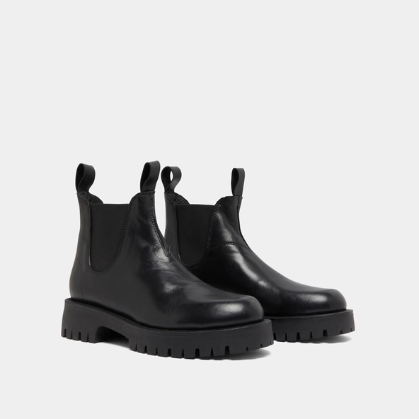Boots &agrave; semelles crant&eacute;es in black leather | ROCHE