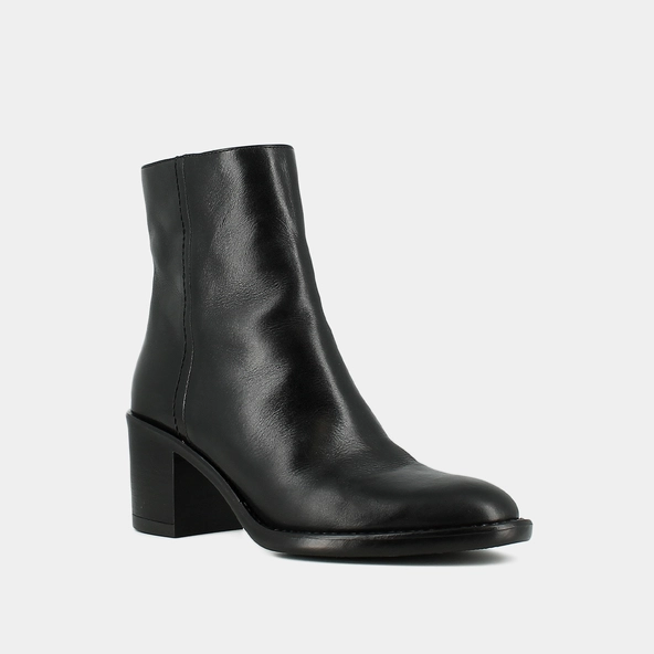 Bottines &agrave; talons in black leather | CAJUN