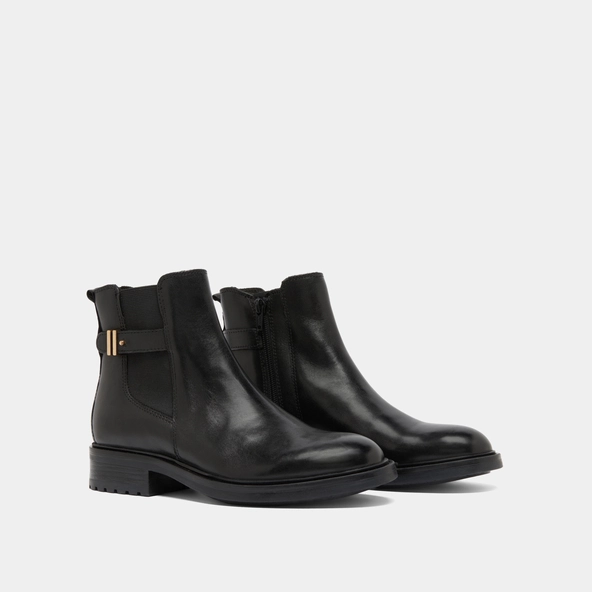 Boots basses &agrave; talons crant&eacute;s in black leather | GABIN
