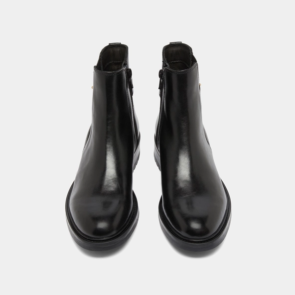 Boots basses &agrave; talons crant&eacute;s in black leather | GABIN