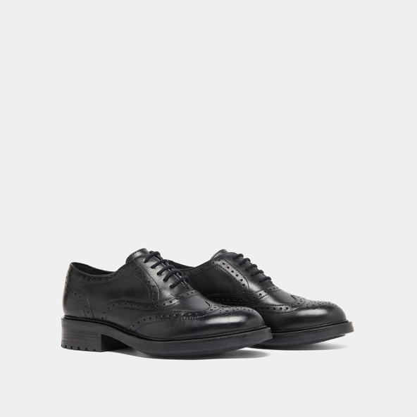 Richelieus &agrave; d&eacute;tails ajour&eacute;s in black leather | GAD