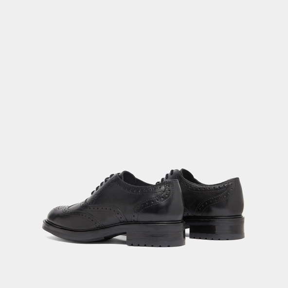 Richelieus &agrave; d&eacute;tails ajour&eacute;s in black leather | GAD
