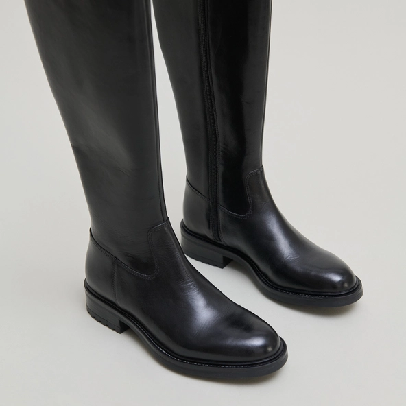 Bottes à talons crantés in black leather | GRACIANA