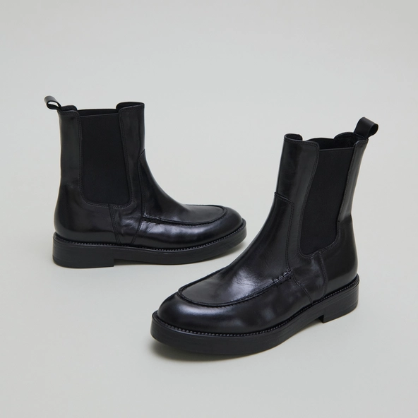 Boots &agrave; &eacute;lastiques larges in black leather | ALLAN