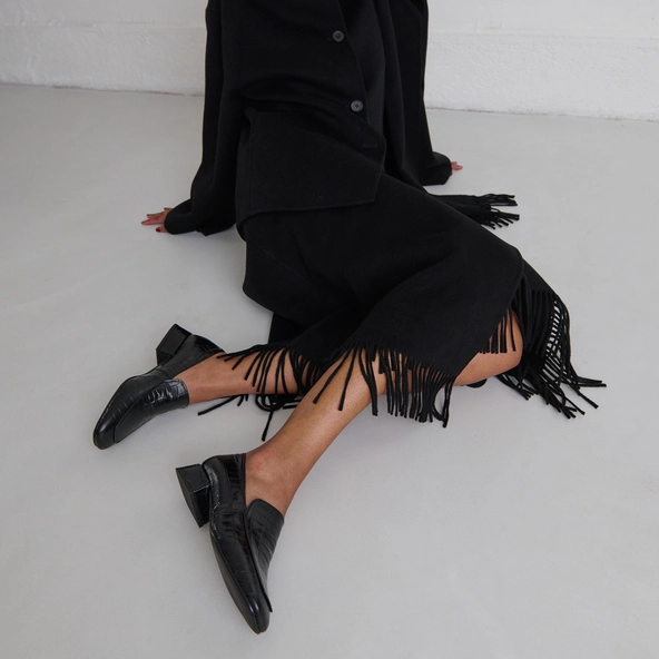 Mocassins à bouts arrondis in black reptile leather | DYNAMIC