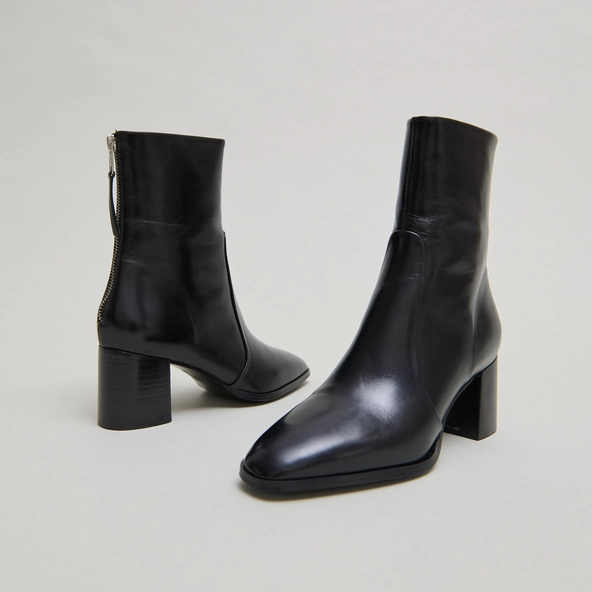 Bottines avec fermeture &eacute;clair arri&egrave;re in black leather | DETRAS
