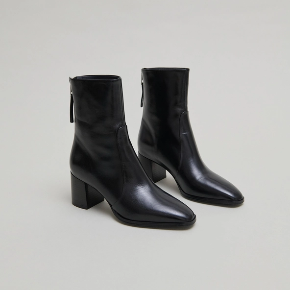 Bottines avec fermeture &eacute;clair arri&egrave;re in black leather | DETRAS