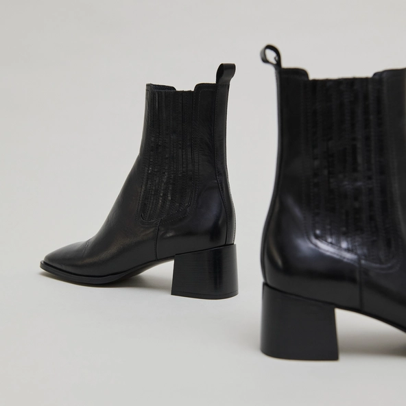 Bottines &agrave; fronces in black leather | DINGO