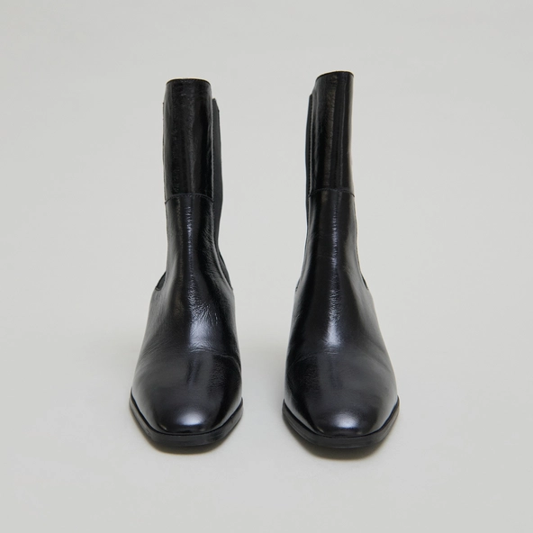 Bottines à élastiques in black shiny leather | DUCHA