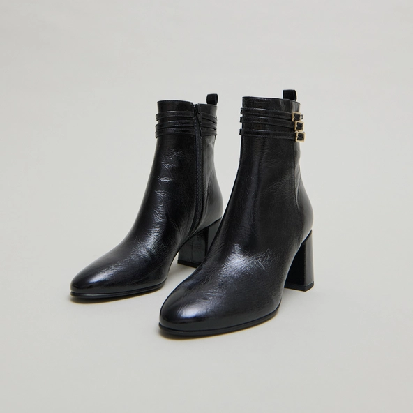 Bottines détaillées de boucles in black pleated patent | DURANO