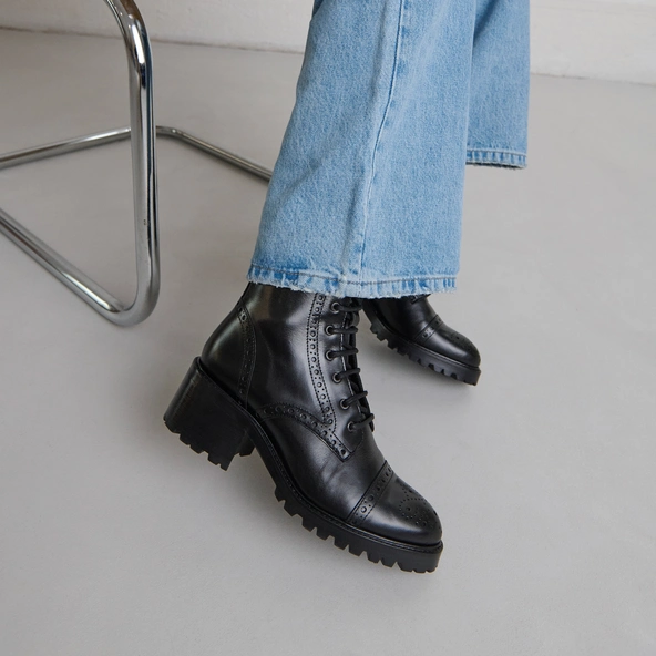 Boots à lacets et à talons in black leather | ANDERS