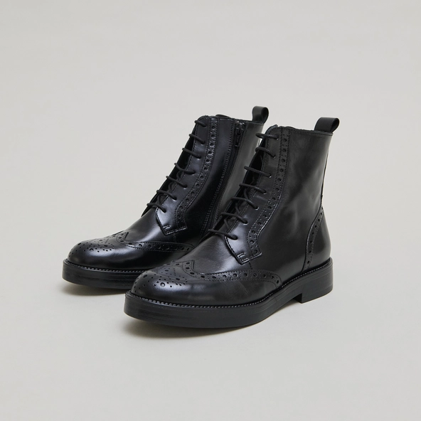 Boots à lacets in black leather | ARI