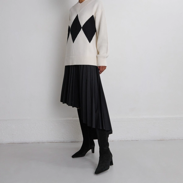 Bottes &agrave; talons et bouts pointus in black suede | DANOU