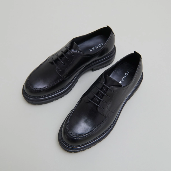 Derbies &agrave; semelles crant&eacute;es in black leather | ADALOU