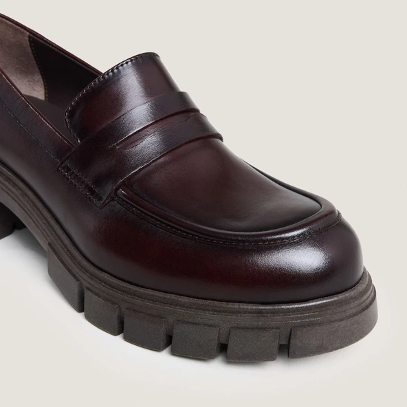 Loafers with notched soles in red-brown leather | ARON