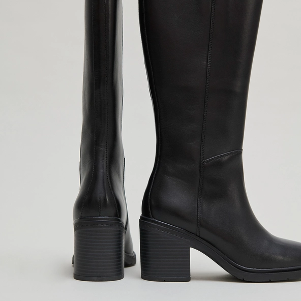 Bottes &agrave; talons et &agrave; bouts ronds in black leather | ATILUS