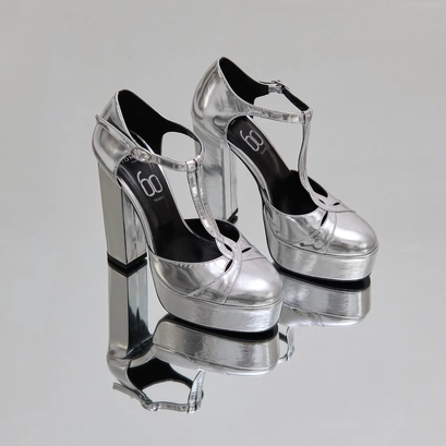 Salom&eacute;s &agrave; talons et plateformes in silver metallic leather | rewind