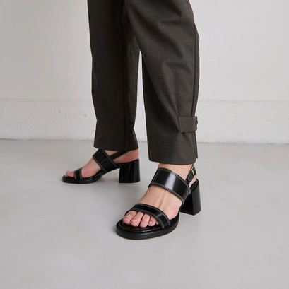 Sandales &agrave; talons in black glazed leather | BLONDINE