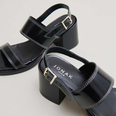 Sandales &agrave; talons in black glazed leather | BLONDINE