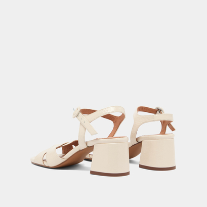 Sandales &agrave; talons in ecru pleated varnish | briella