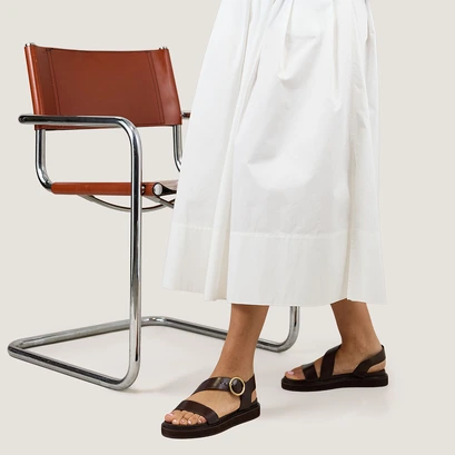 Sandales &agrave; brides larges in dark brown leather | wash