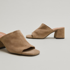 Mules &agrave; talons et bouts ouverts taupe