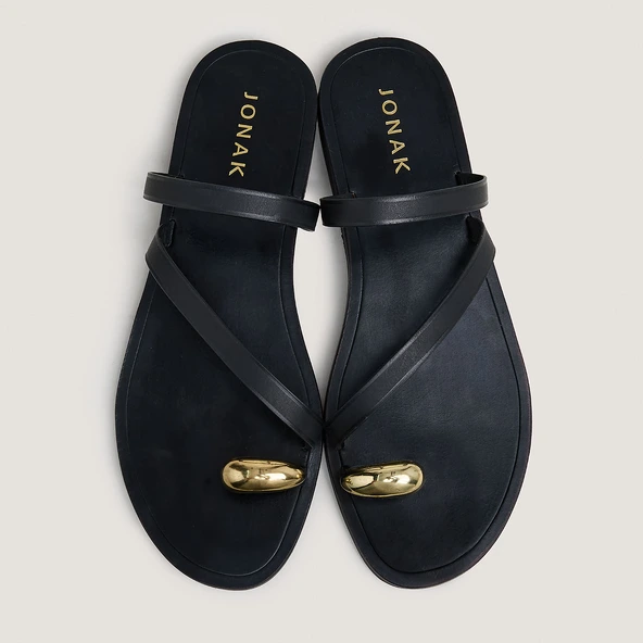 Sandals with slender straps and gold details in black leather | WIFE