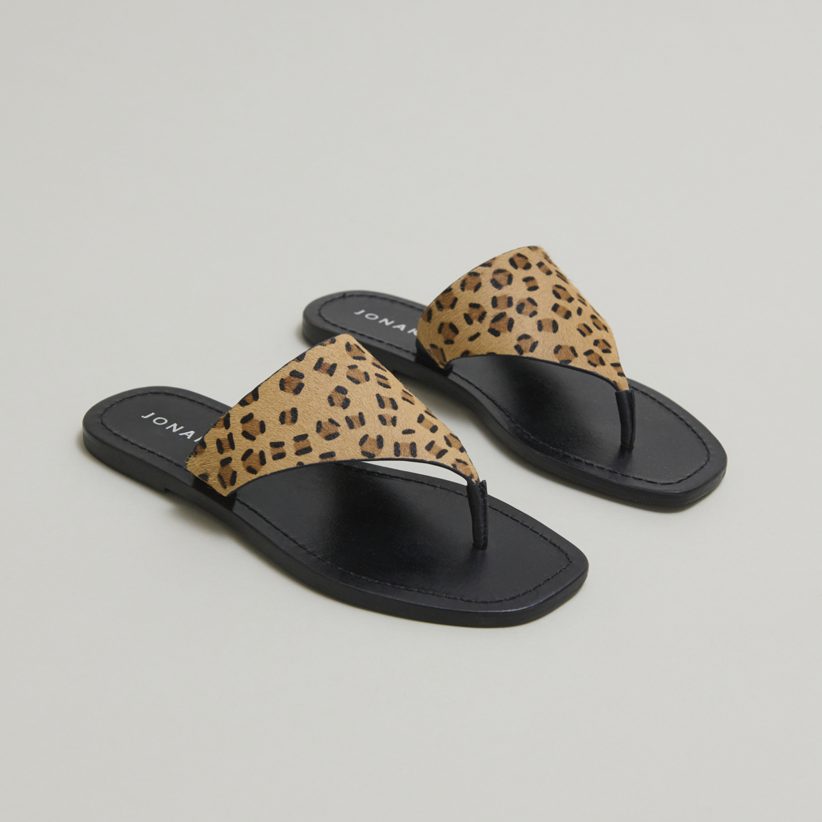 Nu-pieds &agrave; entredoigt leopard