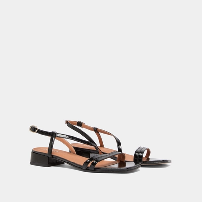Sandals with small heels in black shiny leather | anaya