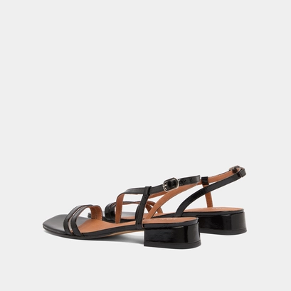 Sandals with small heels in black shiny leather | anaya