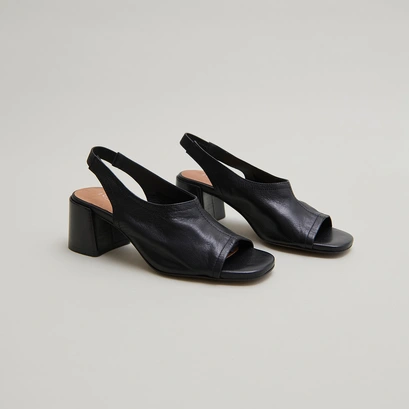 Sandales &agrave; bouts ouverts in black leather | brownie