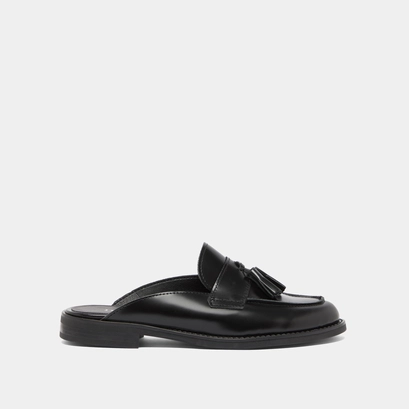 Mocassins &agrave; glands et bouts arri&egrave;res ouv... in black glazed leather | nataly