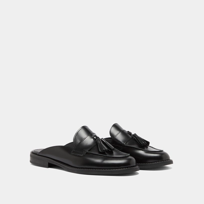 Mocassins &agrave; glands et bouts arri&egrave;res ouv... in black glazed leather | nataly
