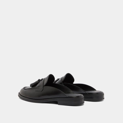 Mocassins &agrave; glands et bouts arri&egrave;res ouv... in black glazed leather | nataly