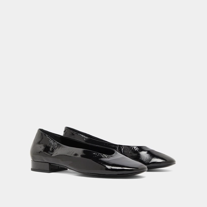 Ballerines &agrave; petits talons in black pleated varnish | lea