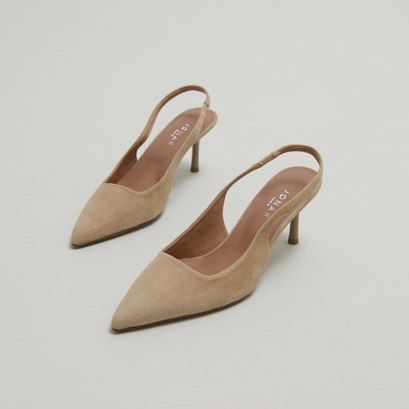 Escarpins &agrave; bouts pointus in camel velvet | diamantine